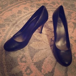 Black Round Toe Pump Heels